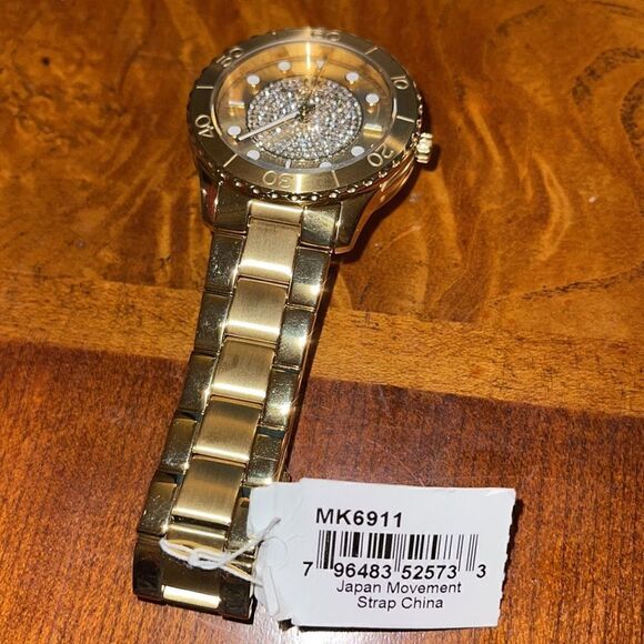 NWT Michael Kors MK6911 Runway Round Adult Female Watch - Picture 2 of 5